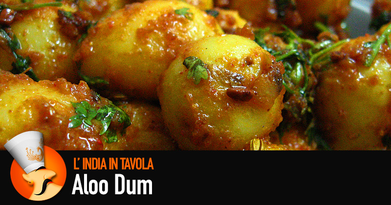 L'India in tavola: Aloo Dum, patate a pezzi con salsina rossa e foglie di coriandolo tritate