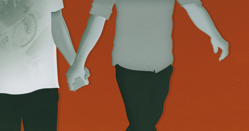 illustrazione: su sfondo magenta su uomini in grigio si tengono per mano